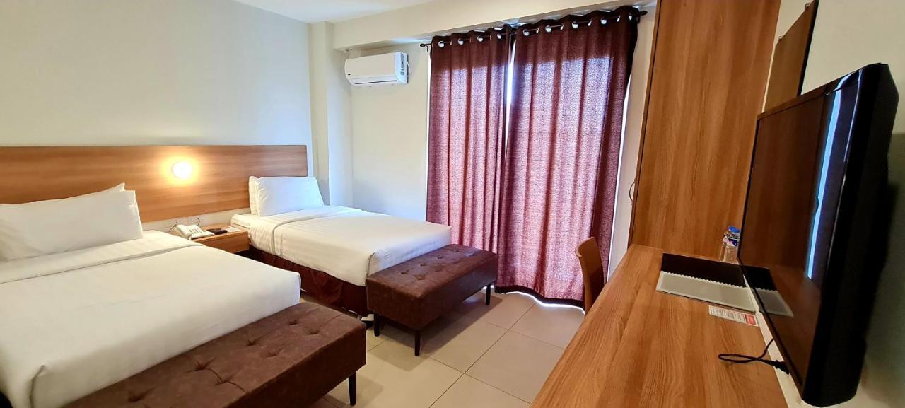 Mango Suites Tuguegarao City Exterior foto