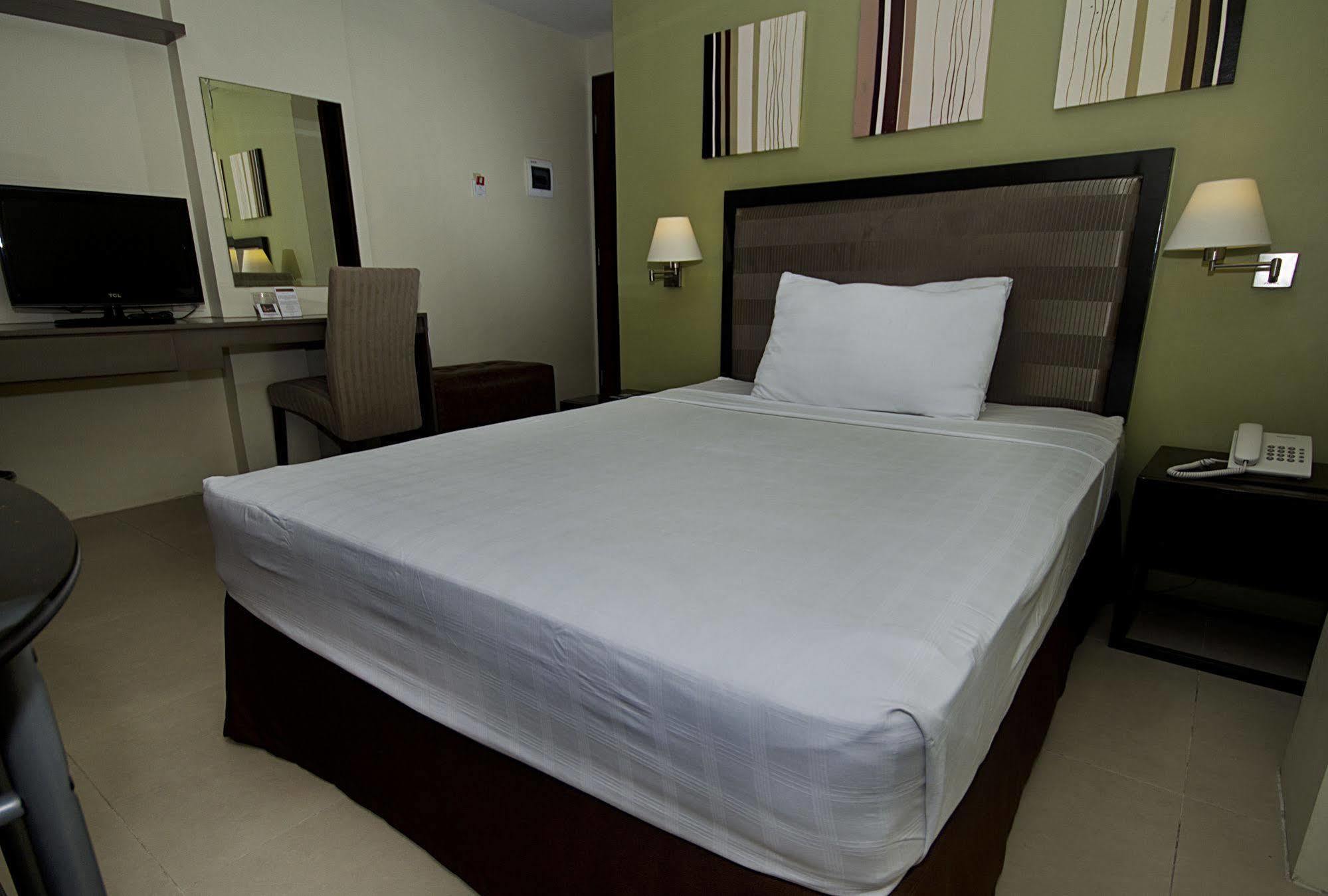 Mango Suites Tuguegarao City Exterior foto