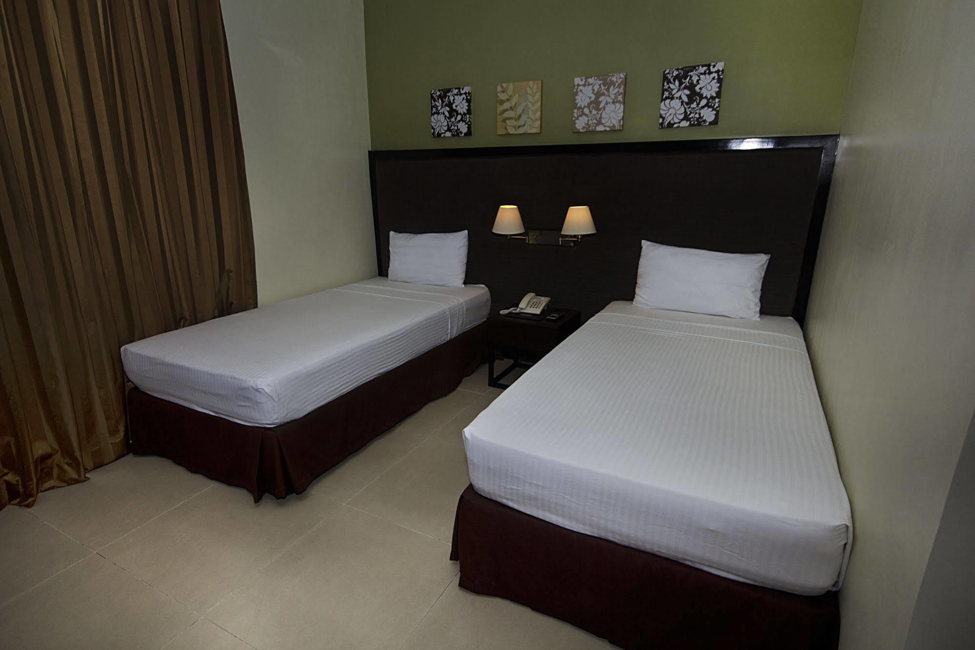Mango Suites Tuguegarao City Exterior foto